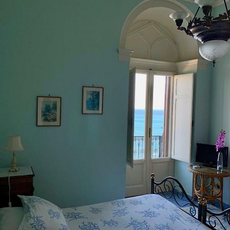 B&B Villa Antonioタオルミーナ エクステリア 写真